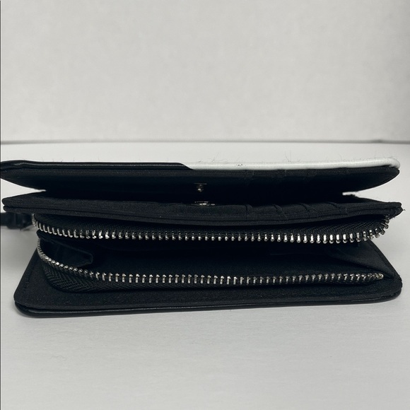 Black and White Yin Yang Wallet - Picture 3 of 10